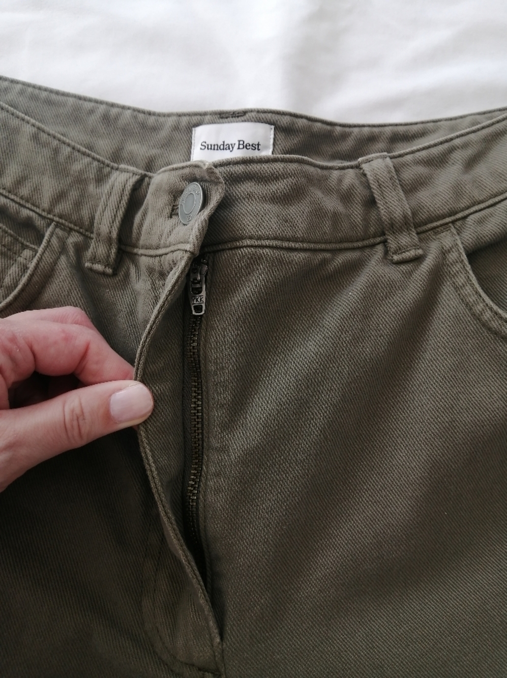 Aritzia Sunday Best Flan Barrel Leg Jeans Olive Green Size 10 - Picture 9 of 16